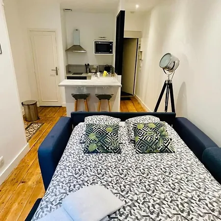 Nice Studio With Furnished Balcony In A Dynamic District * Bordeaux